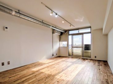 14帖のリビングは南向き。