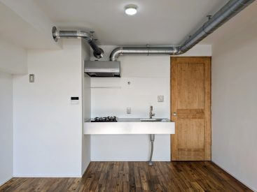 無機と有機のコントラストが、空間を洗練させます。