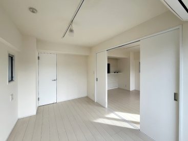 どちらの部屋にも日差しが届きます。