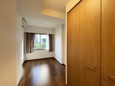 寝室や個室に、8.2帖の洋室。