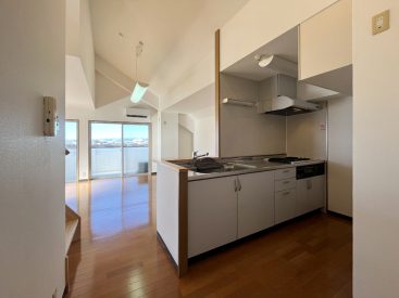 キッチンも合わせて、LDKは約20帖もの広さ。