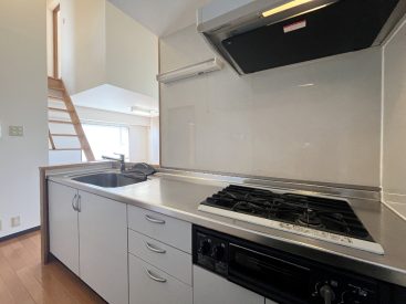 家族で立っても動きやすく、調理が捗るキッチン。