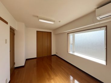 約7帖の洋室。シンプルなつくりで使いやすさが吉。