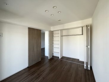 寝室や収納に、6.1帖の洋室。