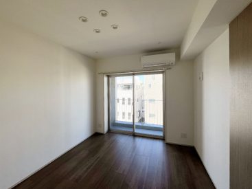 LDKと同じく、西向きの窓とエアコンもあります。