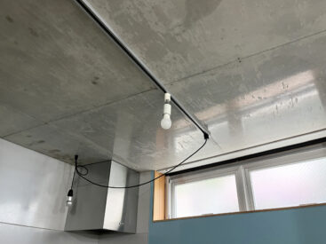 RC打ちっぱなしに合う照明をぜひ。