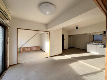 和室からLDKを見渡した様子。