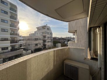 日差しと風はあたりますが線路沿いなので、洗濯にはご注意を。