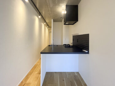 カウンターキッチンで、ここで食事も。