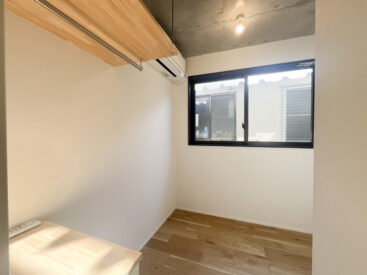 エアコンもあります。引っ掛けて使える収納も。