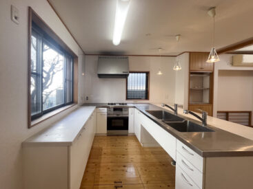 広々と充実したキッチンはビルトインのオーブン付き。