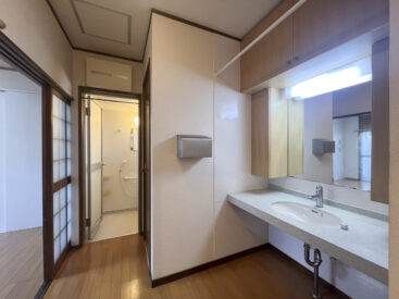 玄関横が洗面脱衣場。