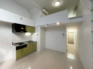 吹き抜けで開放的な空間です。