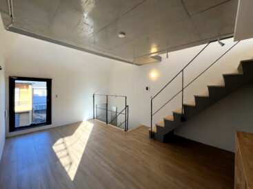 上階と下階にフロアが分かれた間取り。