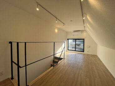 温かさのある上階のフロア。