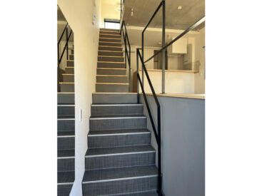 玄関から部屋が見渡せます。靴箱はお好みのものを。