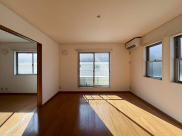 2面採光の窓の多い1LDK。