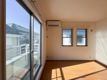 周辺に高い建物がないので、窓からは空が広がります。
