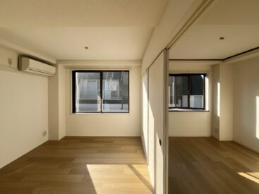 南と東の日差しが入る3階のお部屋。