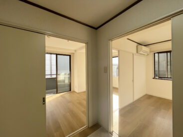 キッチンからLDと寝室を見た様子。