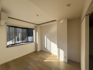 こちらも南の日差しが入る寝室に。