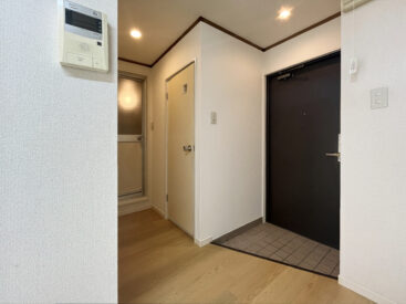 玄関と浴室・トイレ前。