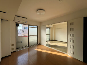 室内はシンプルなつくり。ユニークに全振りじゃないところが良い。