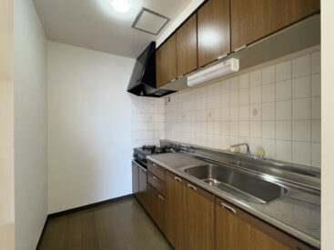 広いスペースのあるキッチン。