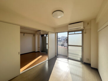 6帖は寝室や収納に。広々と明るい室内。