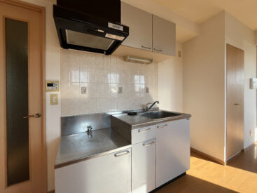 コンロが置けるキッチン。調理スペースは小さめ。