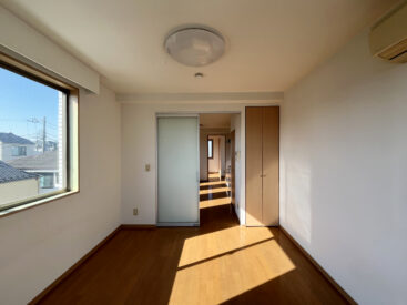 南からの日差しも入ります。リビングにもぴったり。