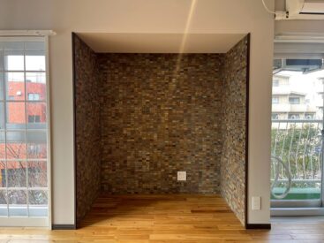 テレビ棚を設置したり収納にしたり。