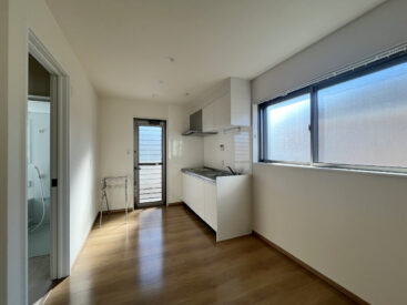 北から南の日差しが、まんべんなく室内に。