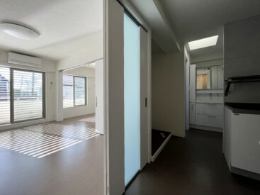 お部屋も水まわりも開放的。