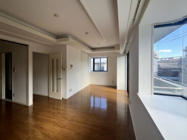 2階の角部屋、広く上品な住まいです。