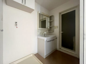 洗面脱衣所。ほどよい広さがありグッド。