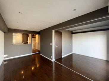 12.8帖のLDKと寝室となる洋室のつくり。