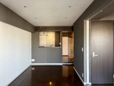 リビングに開いたオープンなキッチン。