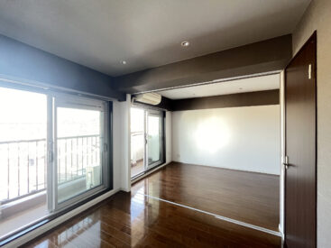 寝室となる洋室。扉で仕切ることもできます。