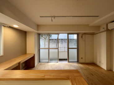 日差しは南東から。1階なので控えめな日差しです。