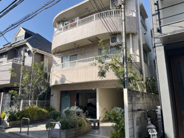 銭湯や神社が近くにある穏やかな場所にマンションはあります。