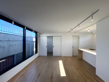 LDKは14.8帖。ぱっと明るい空間です。