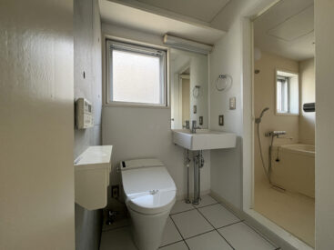 オープンなトイレと洗面・脱衣所が一体に。