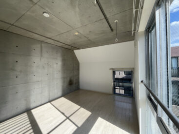 日当たりがいいので洗濯物は窓辺でも。