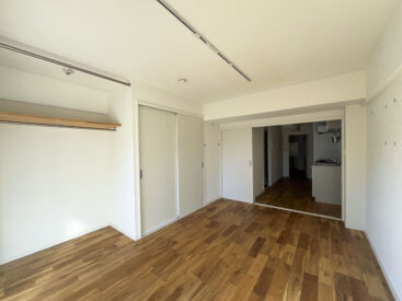 リノベーション済み。床はおオーク材。