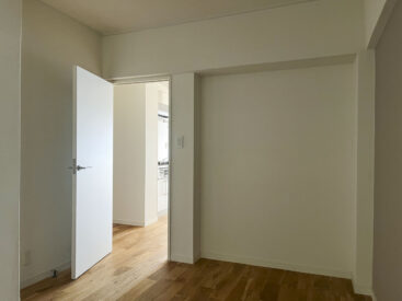 白が基調の内装。