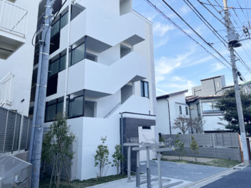 物件のまわりは戸建てやマンションが立ち並ぶ場所。