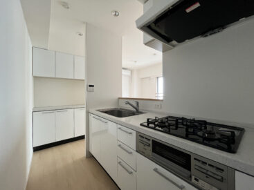 広く開放的なのに、集中できるキッチン。