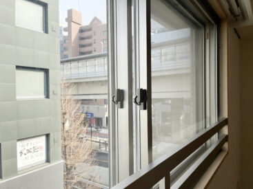 外からの音を軽減してくれている二重サッシ。