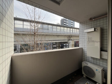 バルコニーもありますが、洗濯物は控えめで。植物や空気の入れ替えには◎